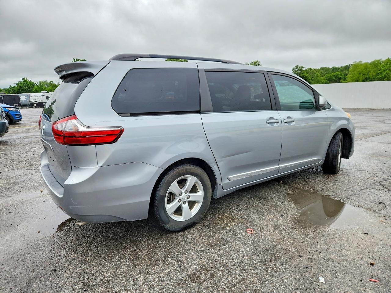 2015 Toyota Sienna Le - Фото 3