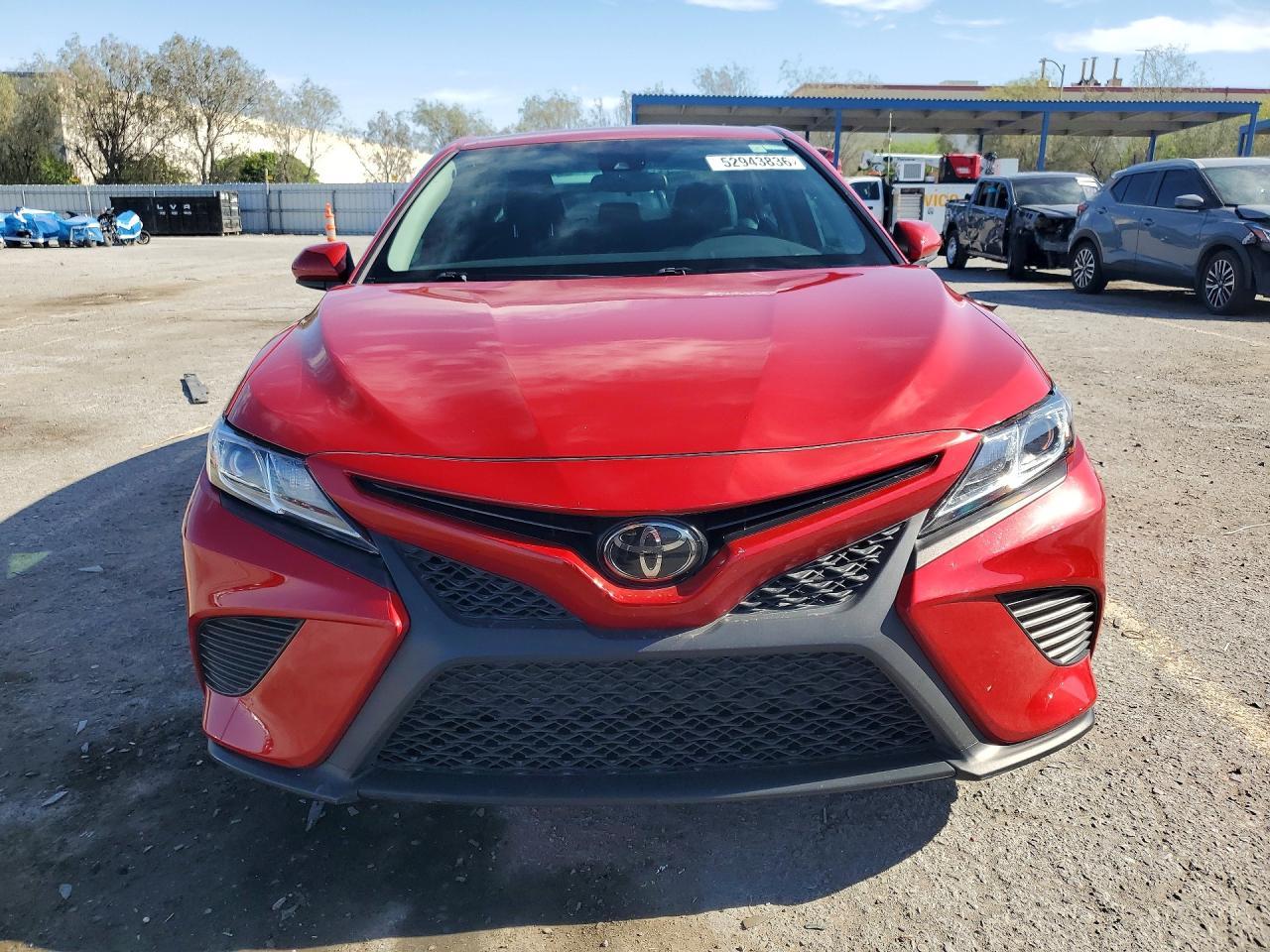 2019 Toyota Camry Se - Фото 5