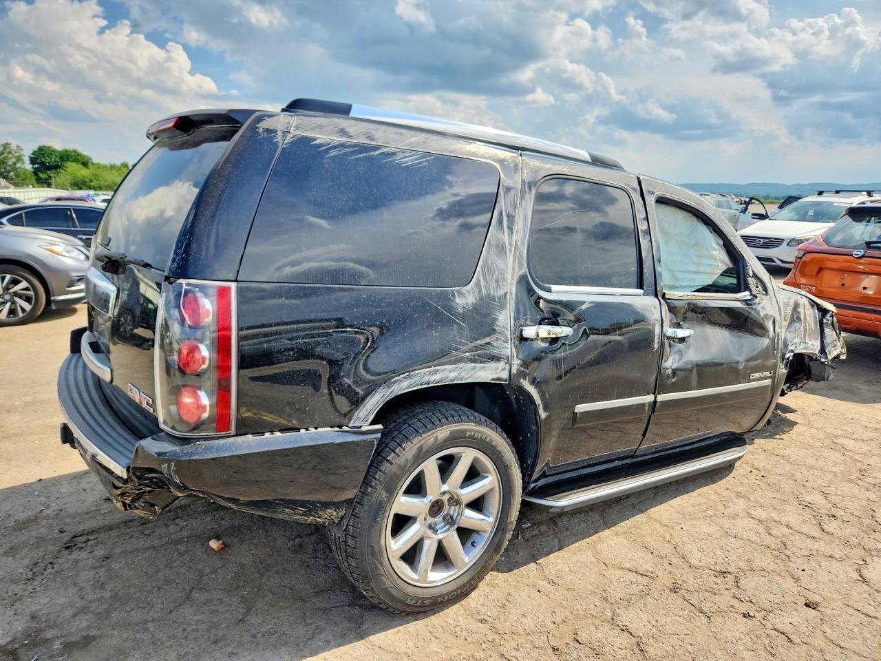 2010 GMC Yukon Denali - Фото 3