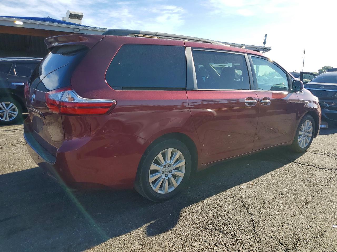 2015 Toyota Sienna Xle 7-Passenger - Фото 3