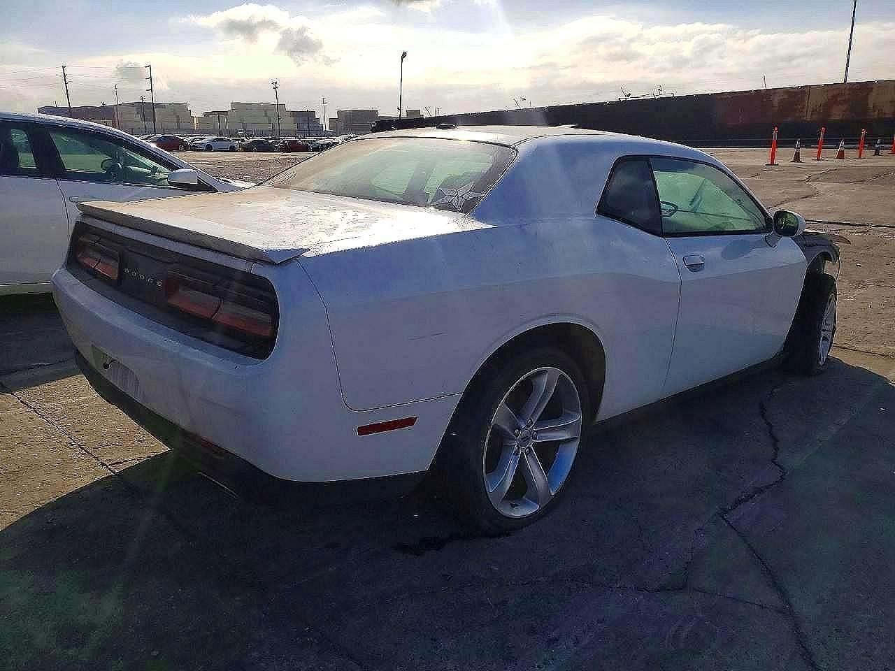 2017 Dodge Challenger Sxt - Image 3