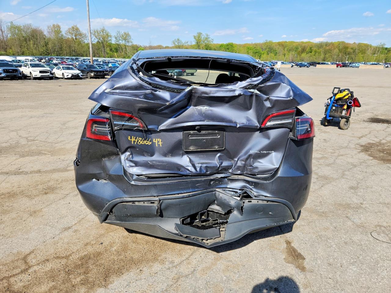 2023 Tesla Model Y - Фото 6