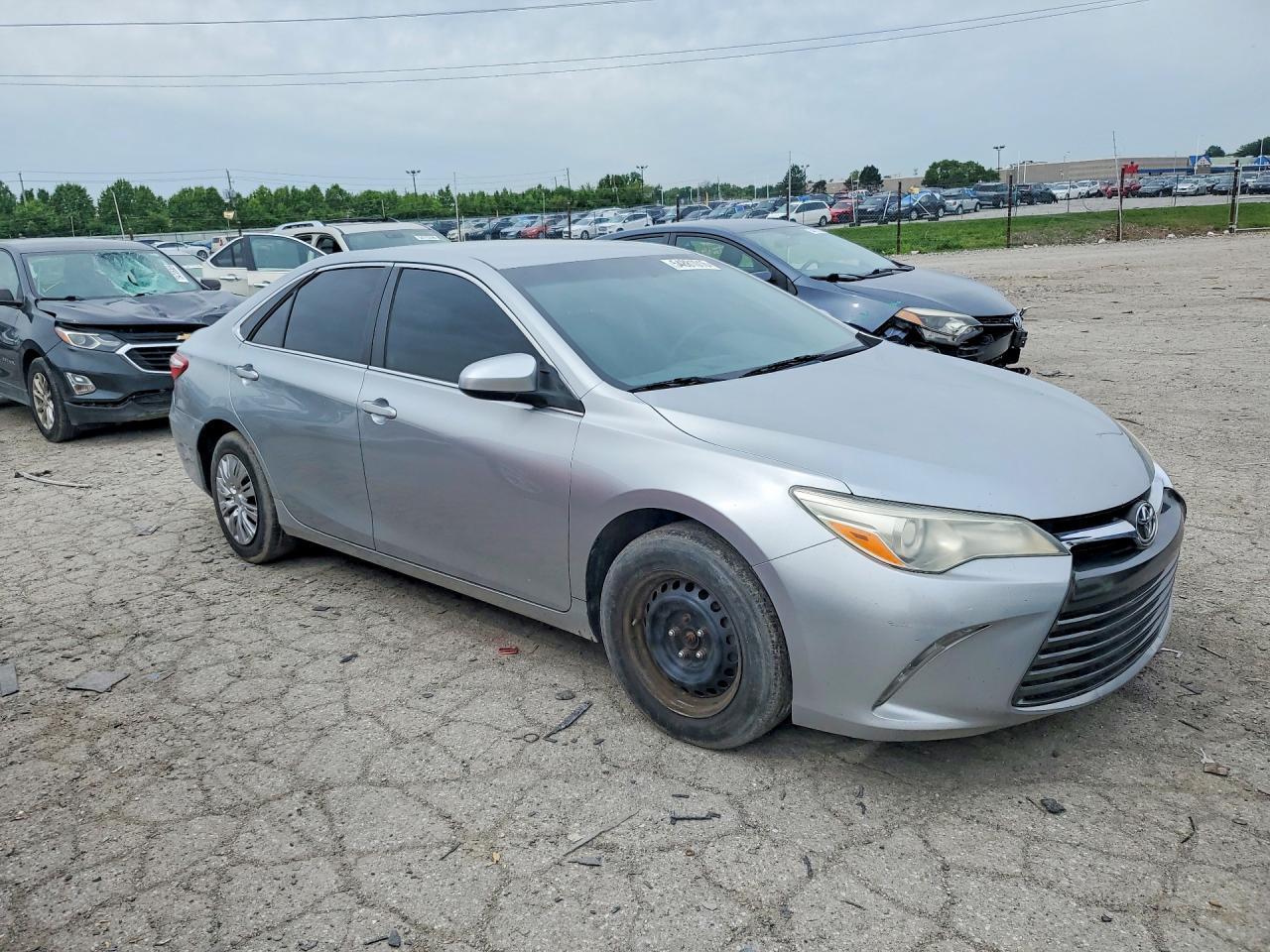 2015 Toyota Camry Le - Фото 4