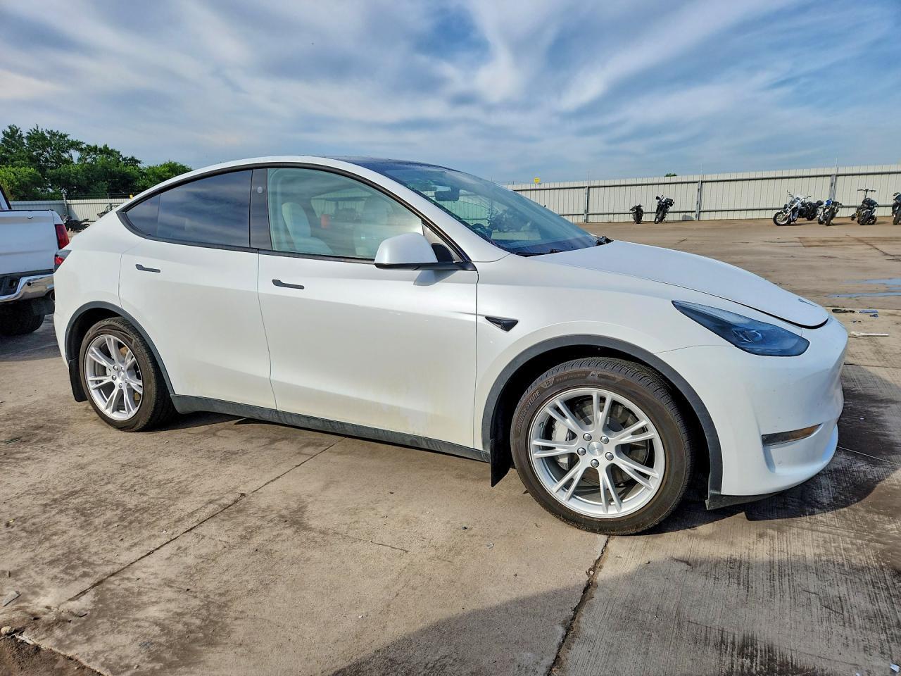 2023 Tesla Model Y - Image 4