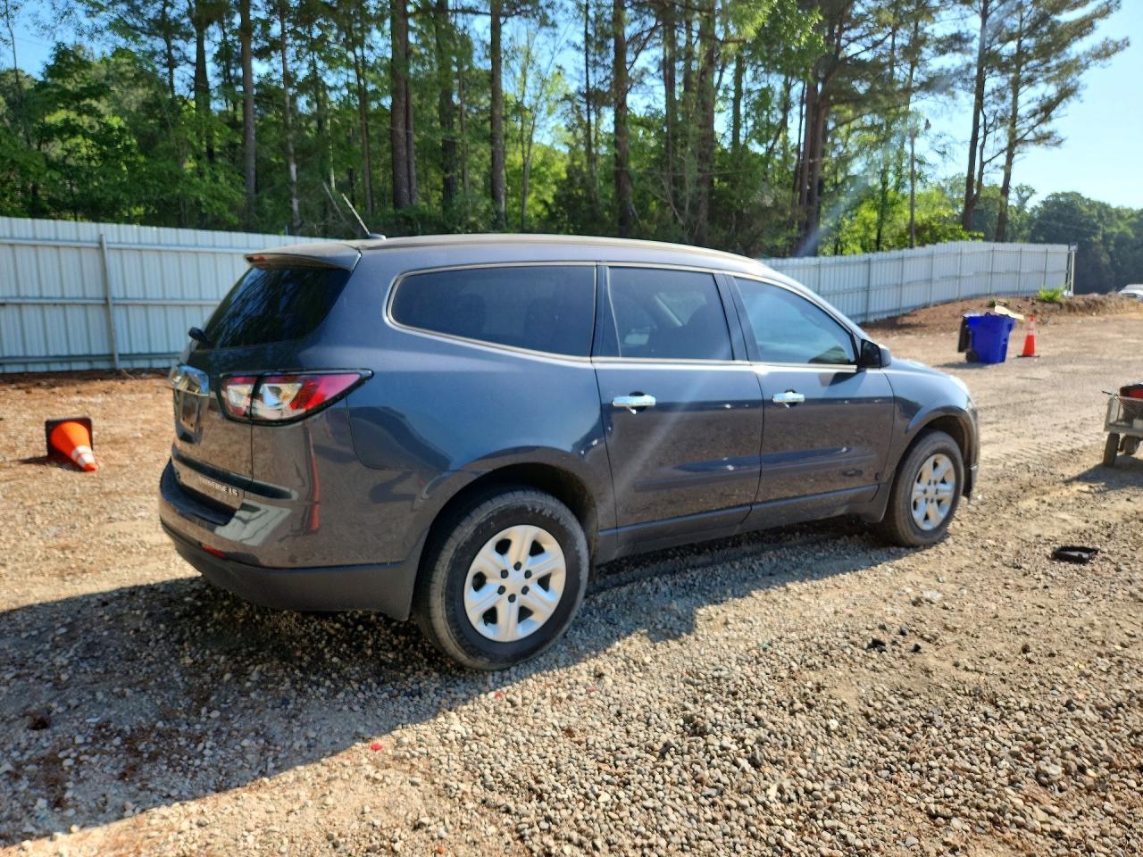2013 Chevrolet Traverse Ls - Image 3