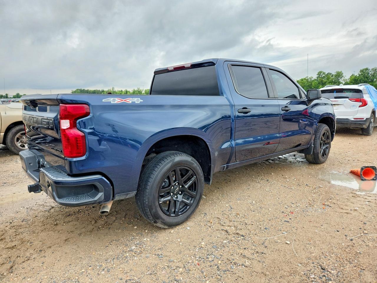2023 Chevrolet Silverado K1500 Custom - Фото 3