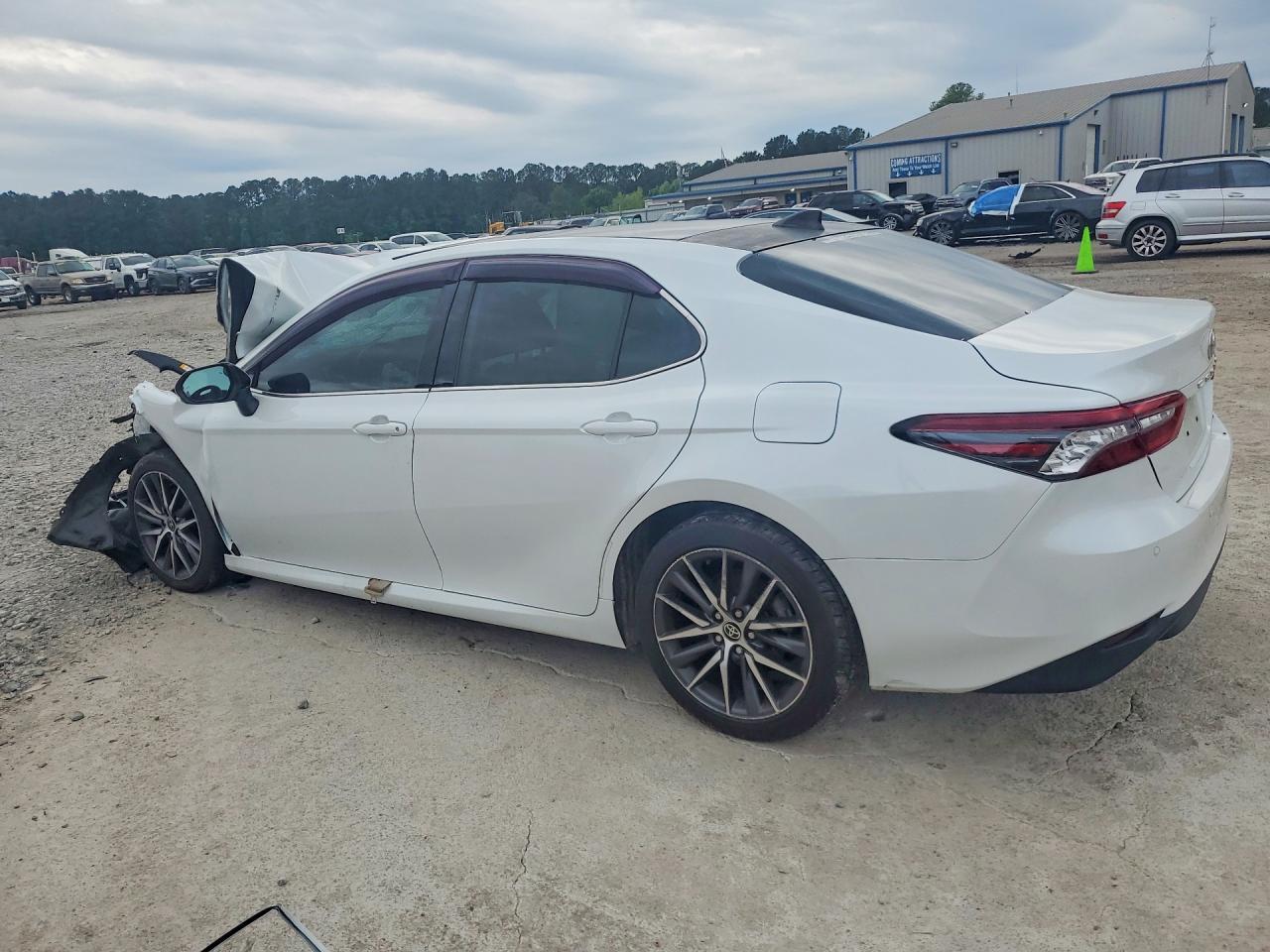 2021 Toyota Camry Xle - Image 2