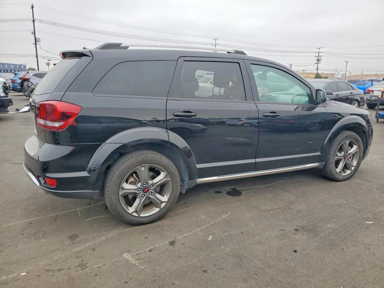 2017 Dodge Journey Crossroad - Image 3