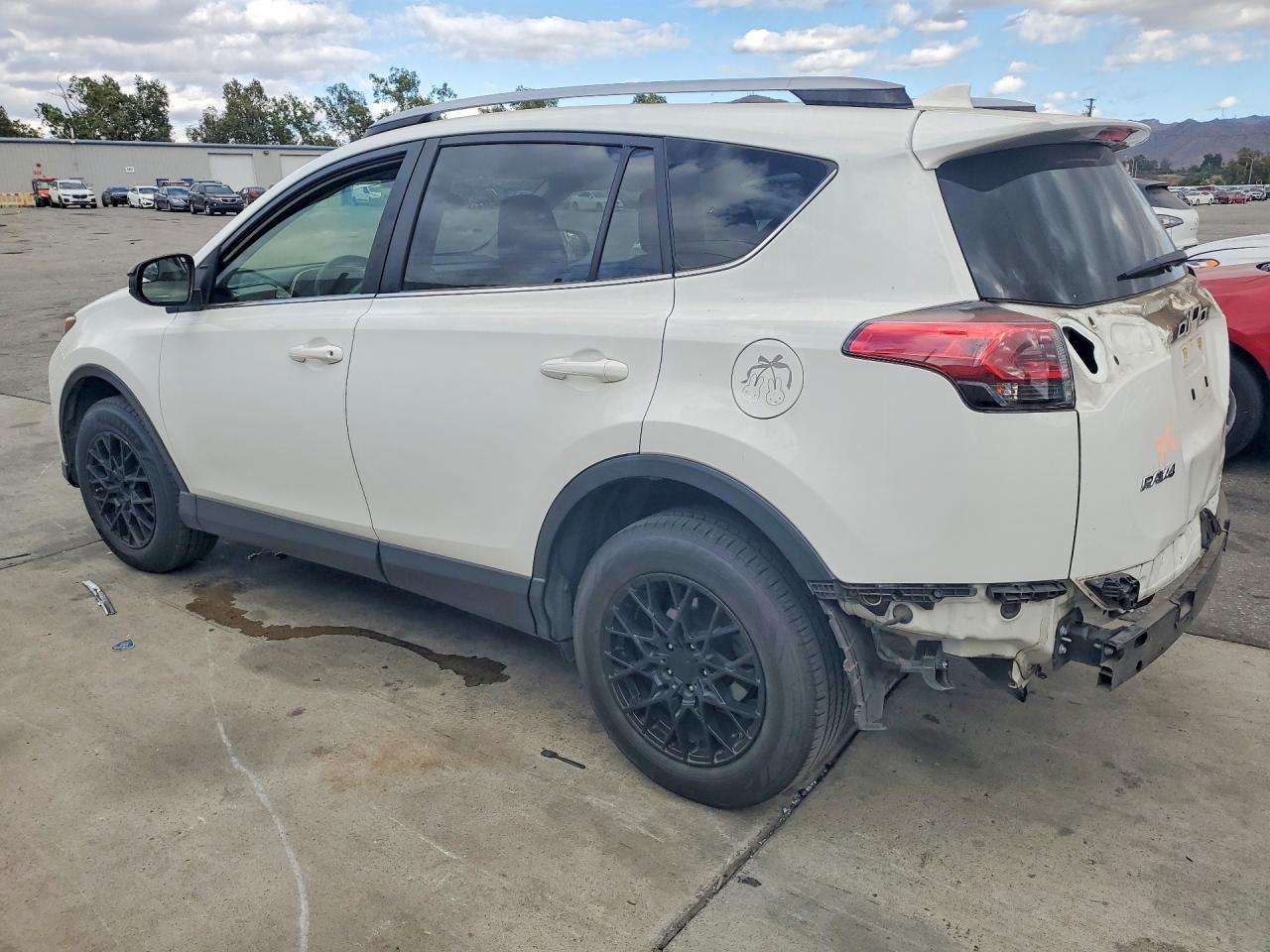 2017 Toyota Rav4 Le - Фото 2