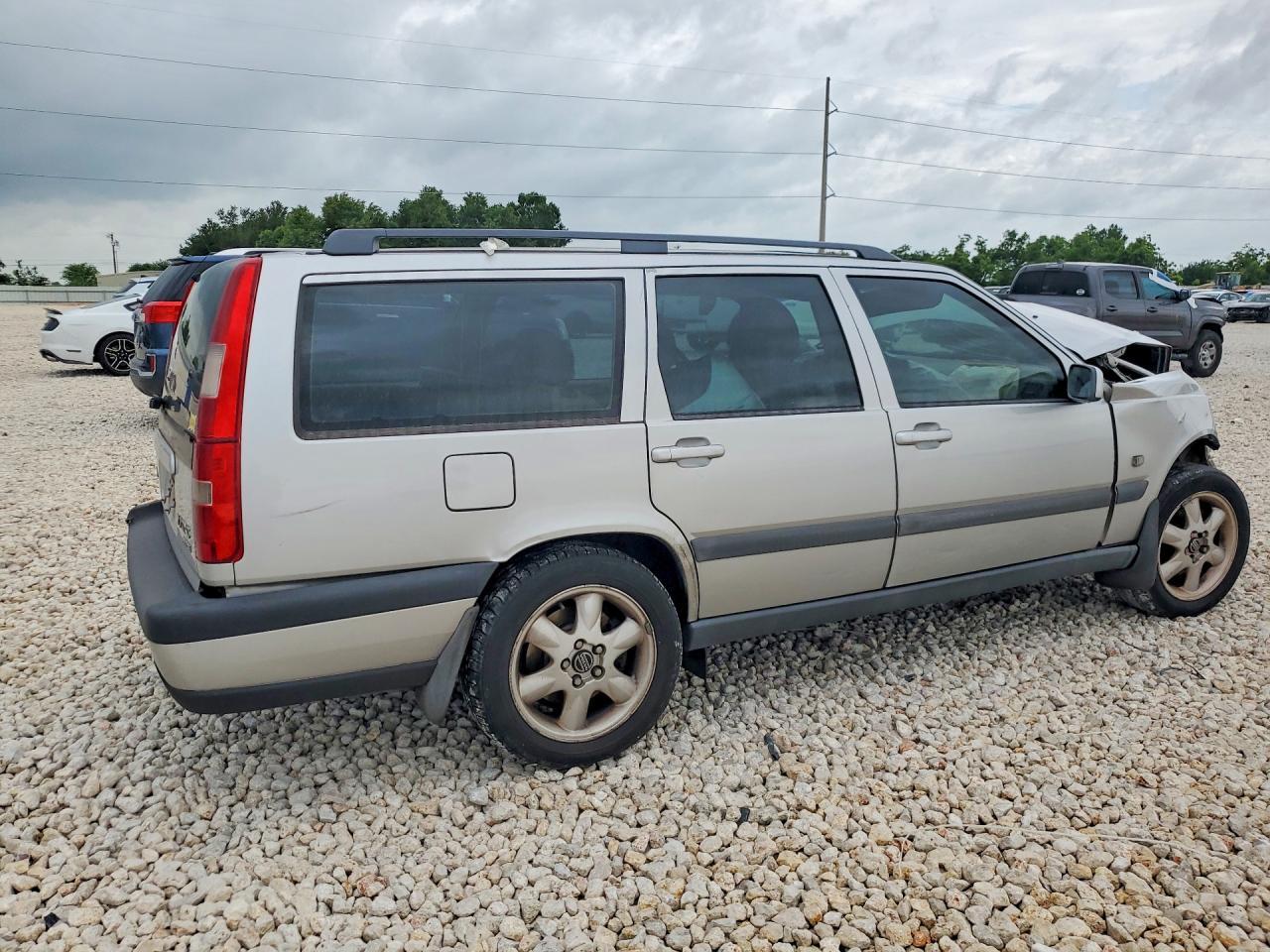 2000 Volvo V70 Xc - Image 3