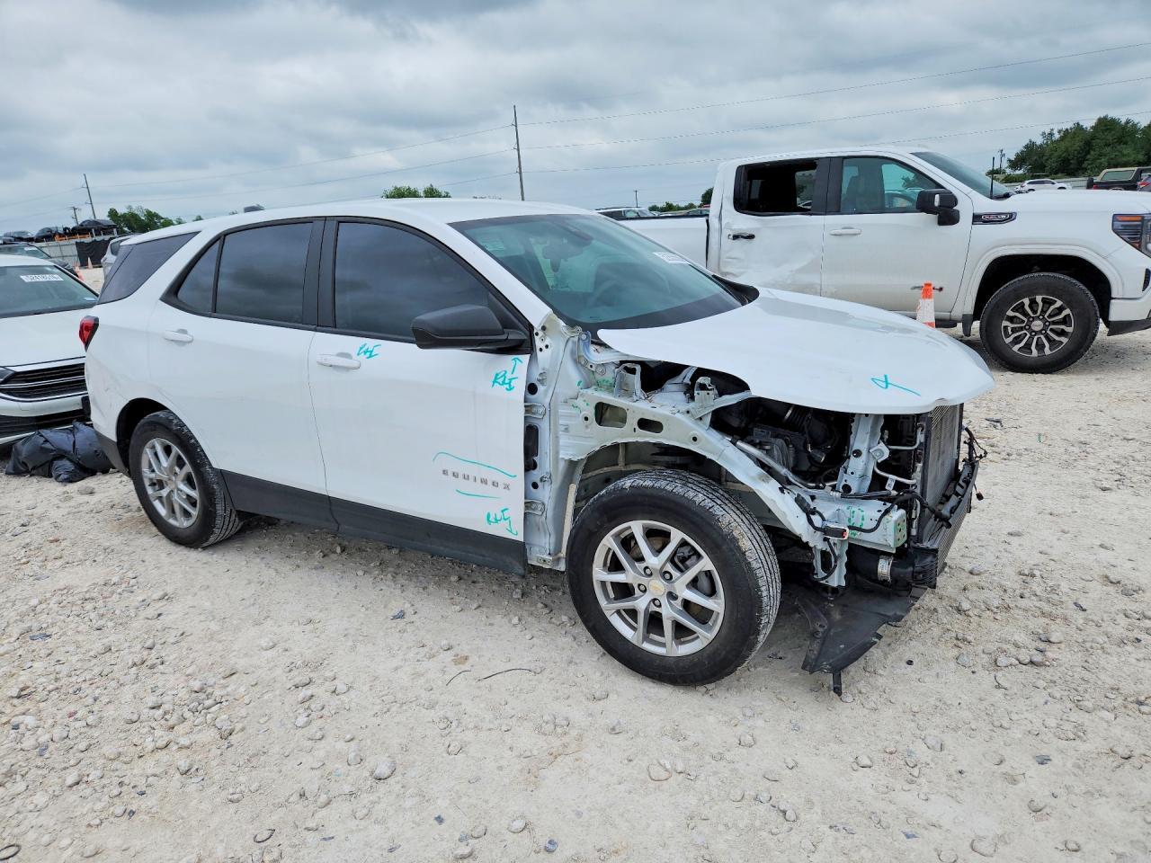 2022 Chevrolet Equinox Ls - Image 4