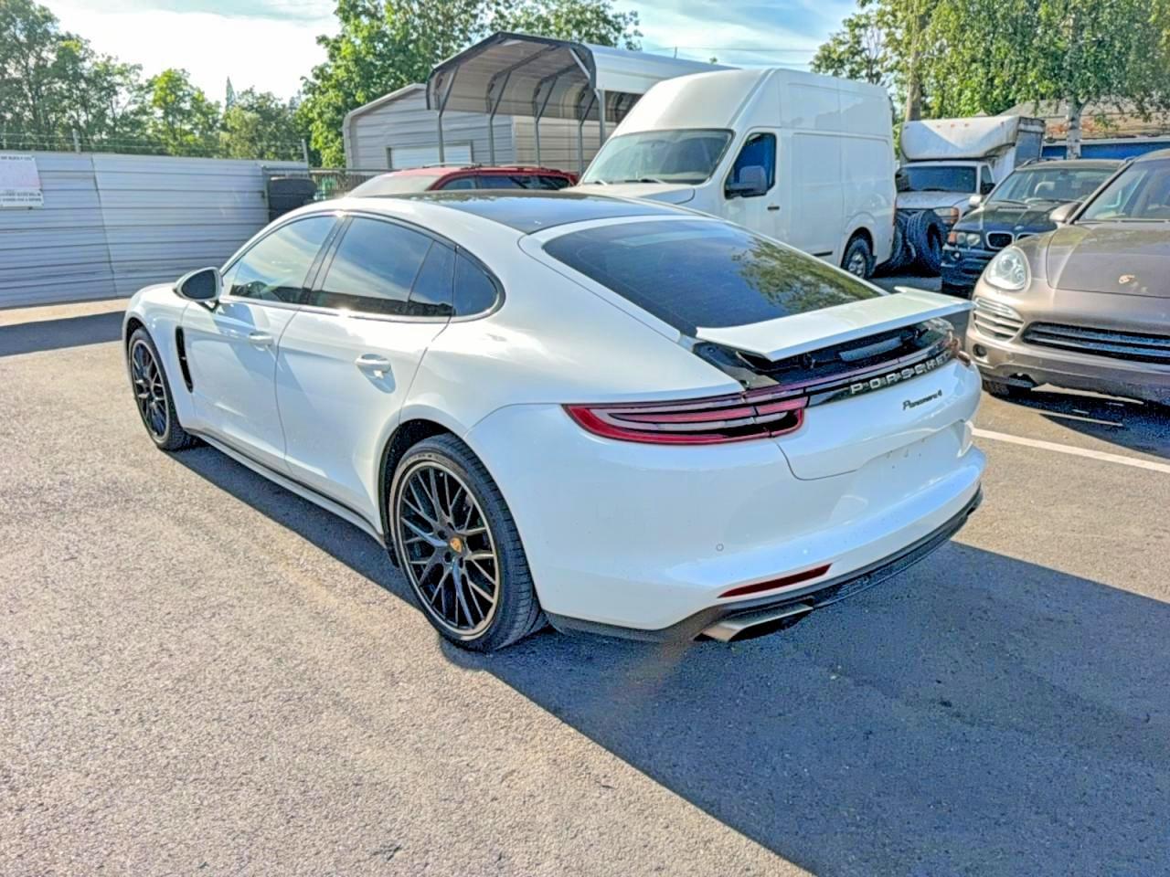 2017 Porsche Panamera 4 - Image 3