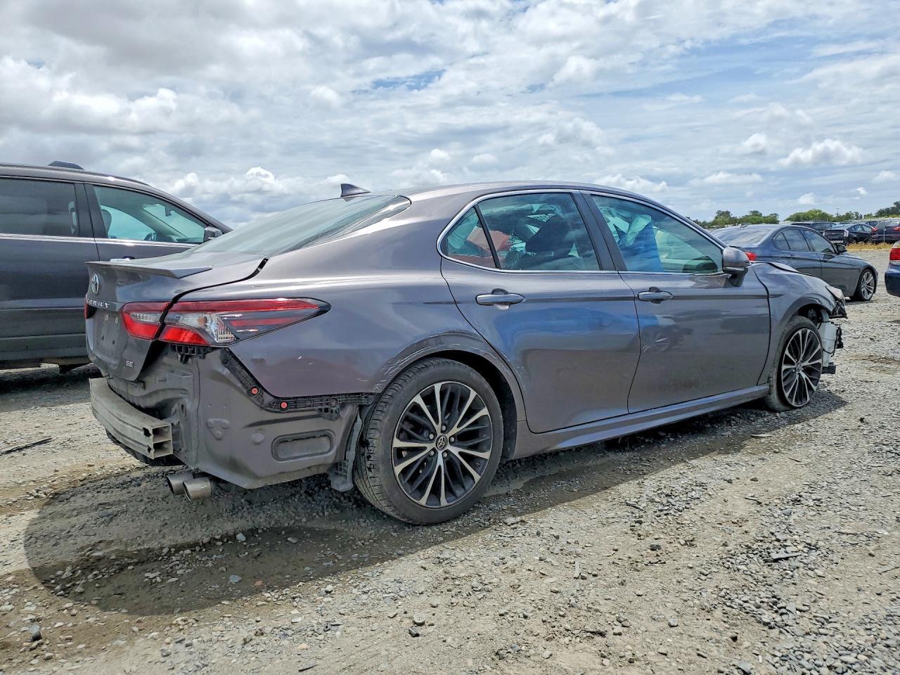 2023 Toyota Camry Se - Image 3