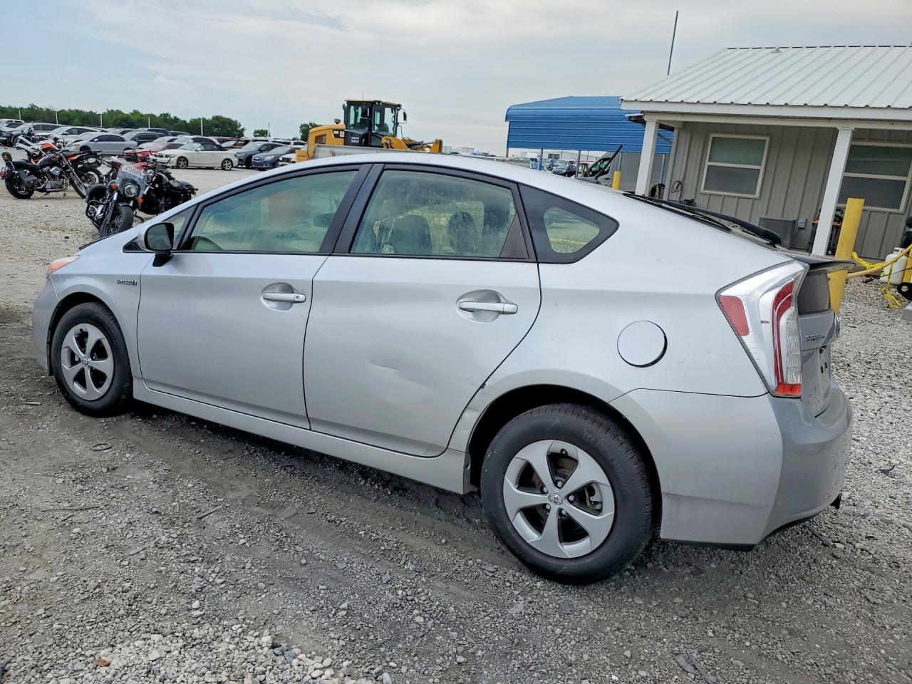 2013 Toyota Prius Four - Фото 2