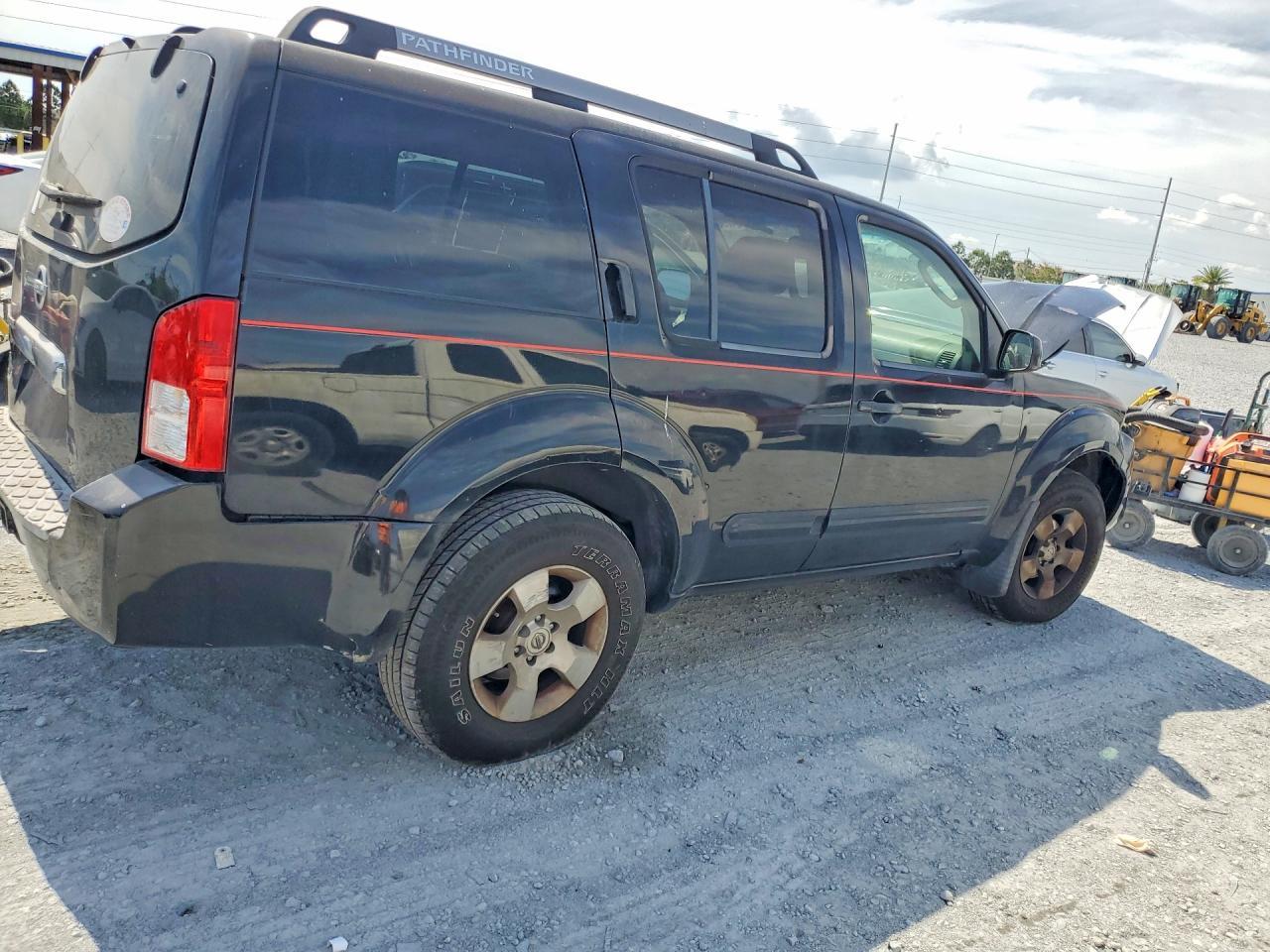 2005 Nissan Pathfinder Xe - Image 3
