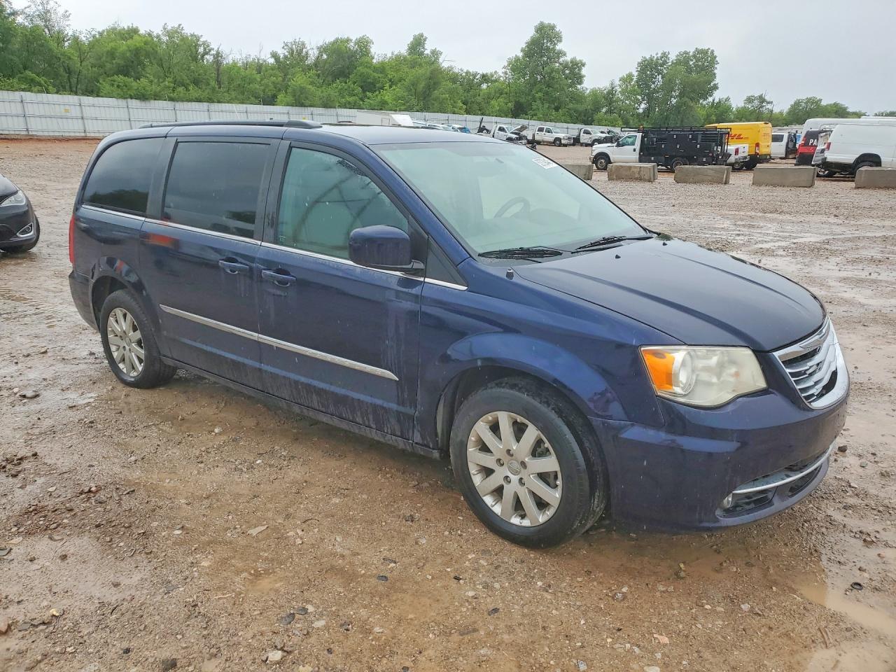 2013 Chrysler Town & Country Touring - Фото 4