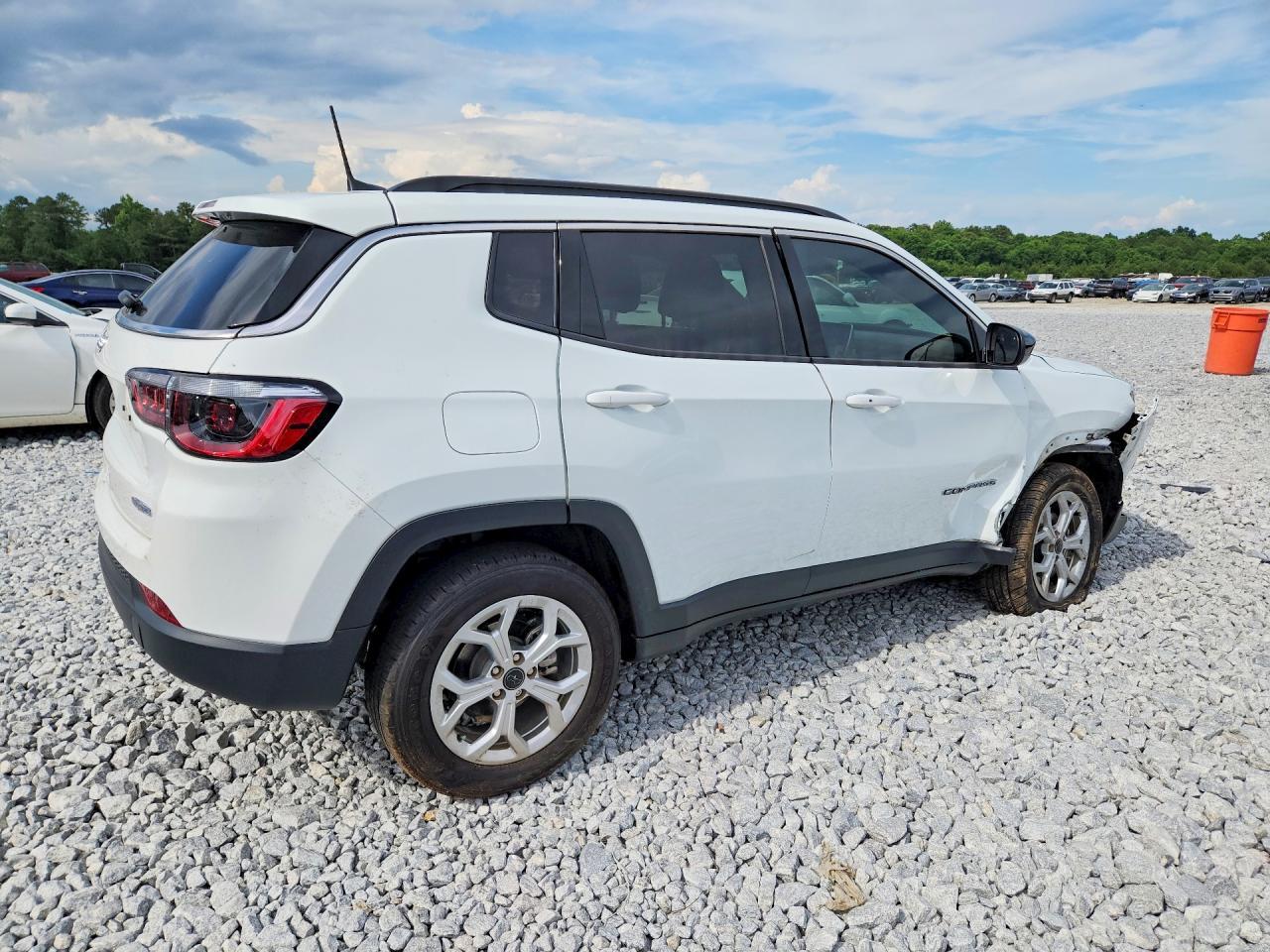 2025 Jeep Compass Latitude - Image 3