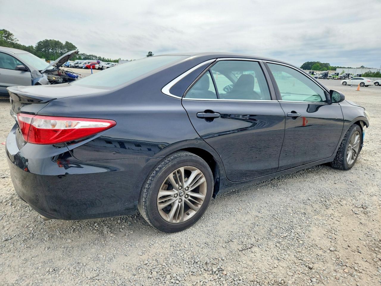 2017 Toyota Camry Se - Фото 3