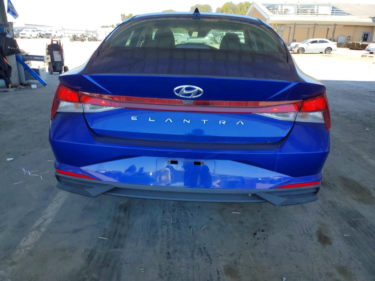 2022 Hyundai Elantra Se - Фото 6