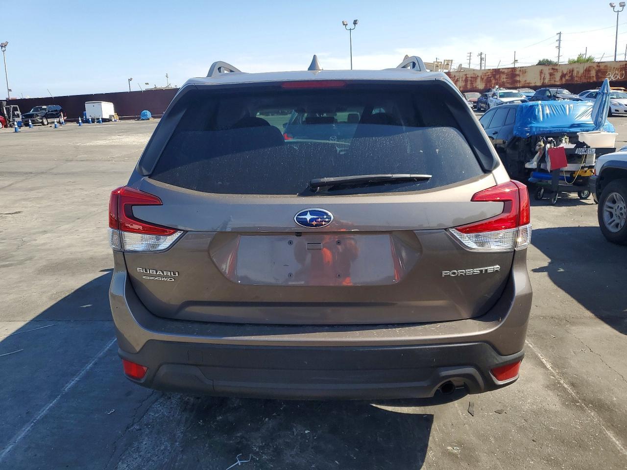 2023 Subaru Forester Premium - Image 6