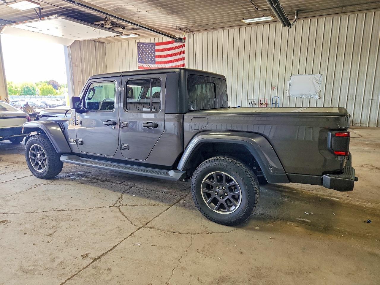 2022 Jeep Gladiator Overland - Image 2