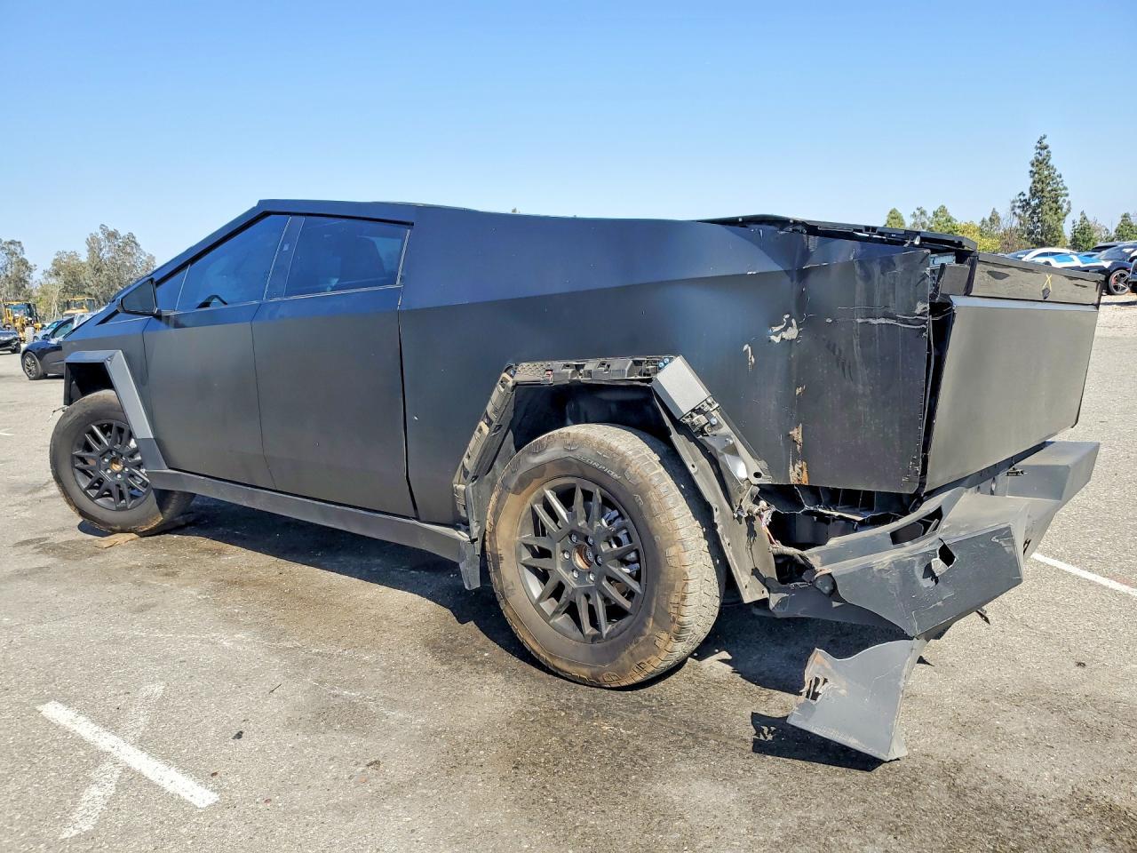 2024 Tesla Cybertruck - Фото 2