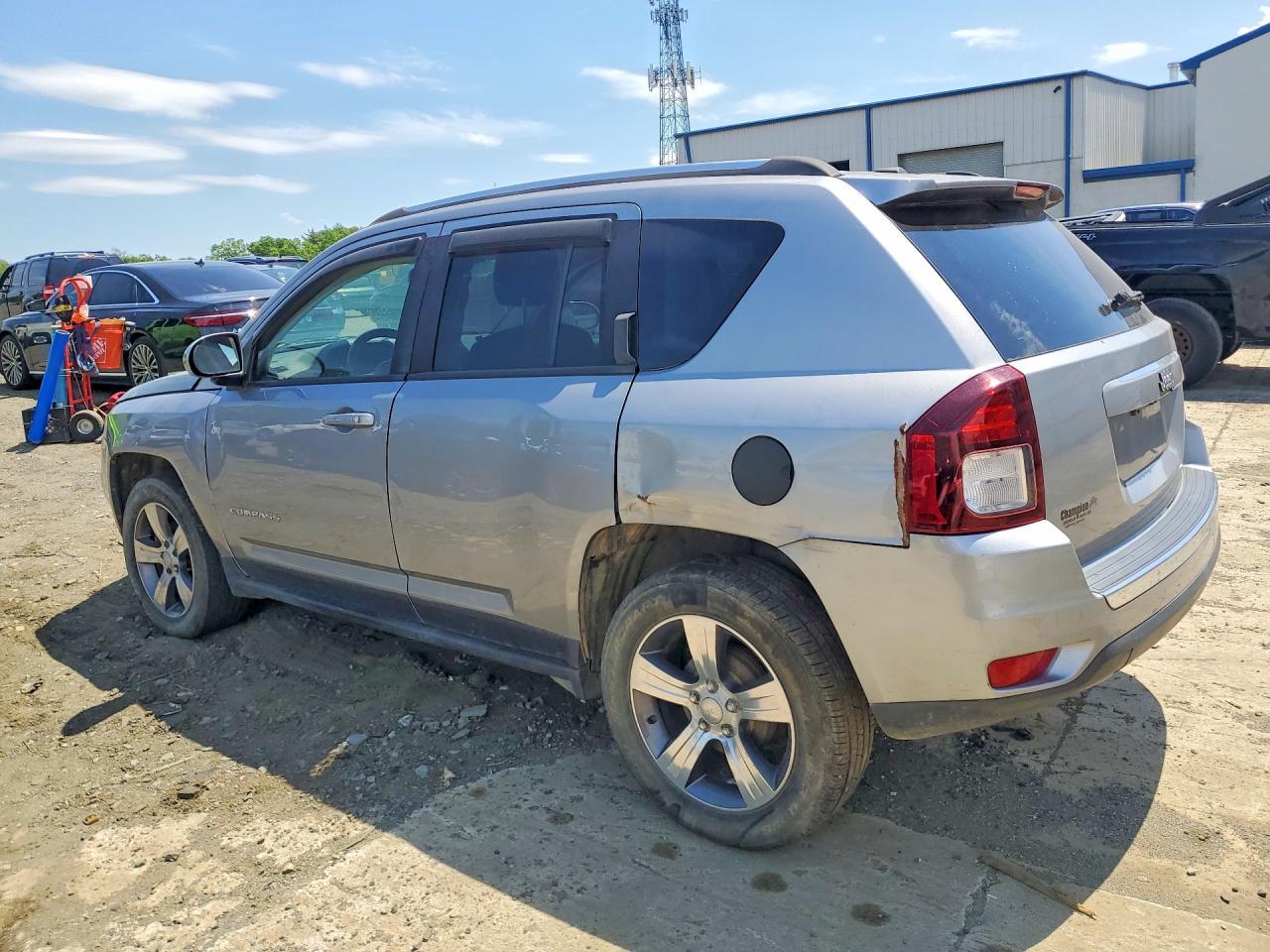 2017 Jeep Compass Latitude - Image 2