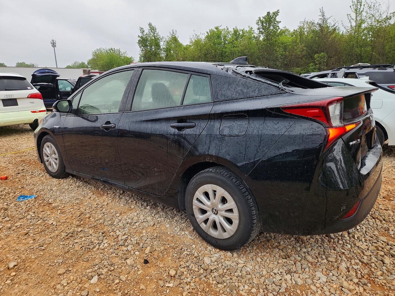 2021 Toyota Prius L Eco - Фото 2