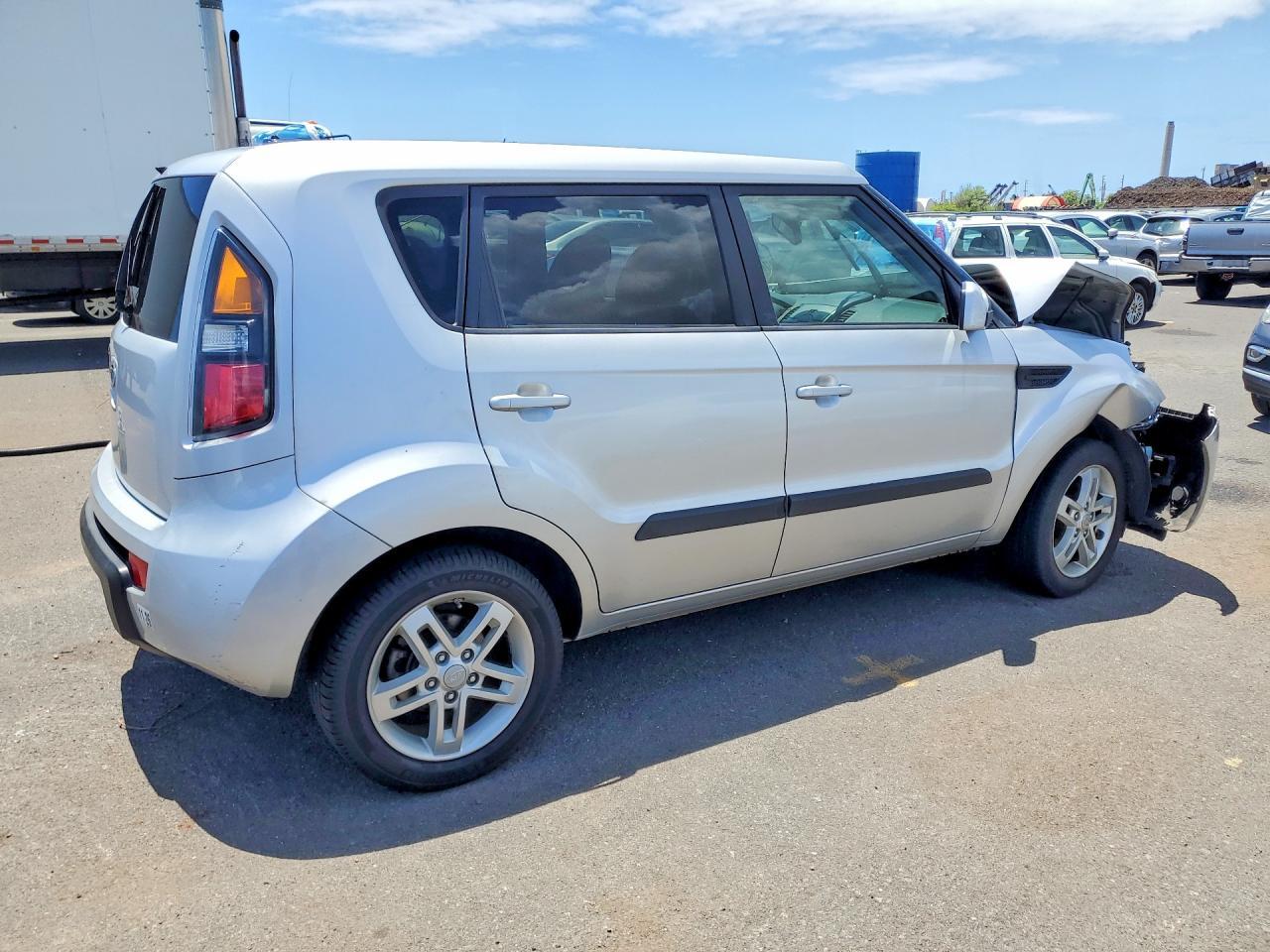 2011 Kia Soul + - Image 3