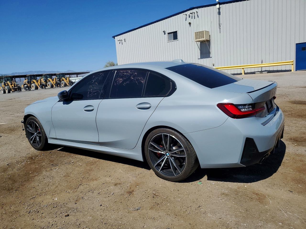 2024 BMW 330I - Фото 2