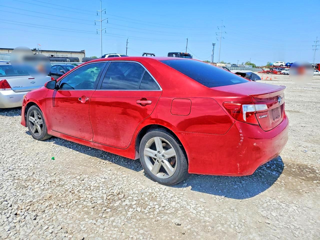 2014 Toyota Camry - Фото 2