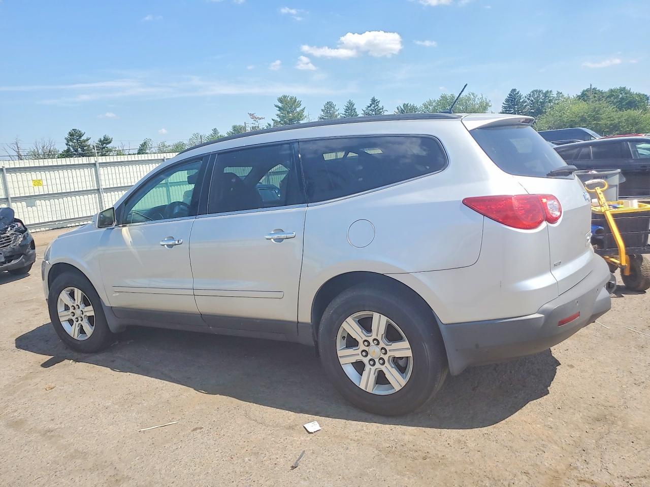 2012 Chevrolet Traverse - Image 2