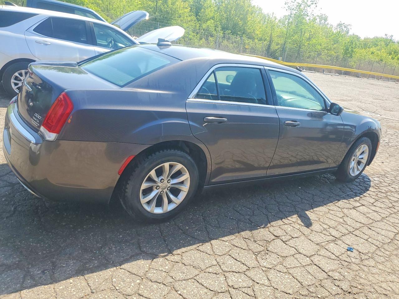 2015 Chrysler 300 Limited - Фото 3