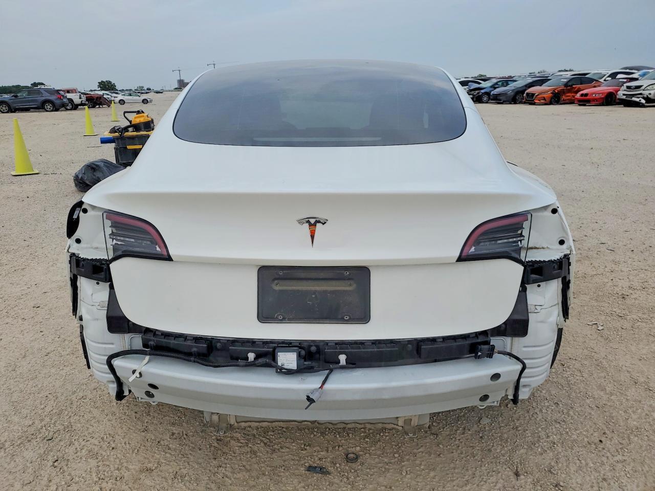2023 Tesla Model 3 - Фото 6