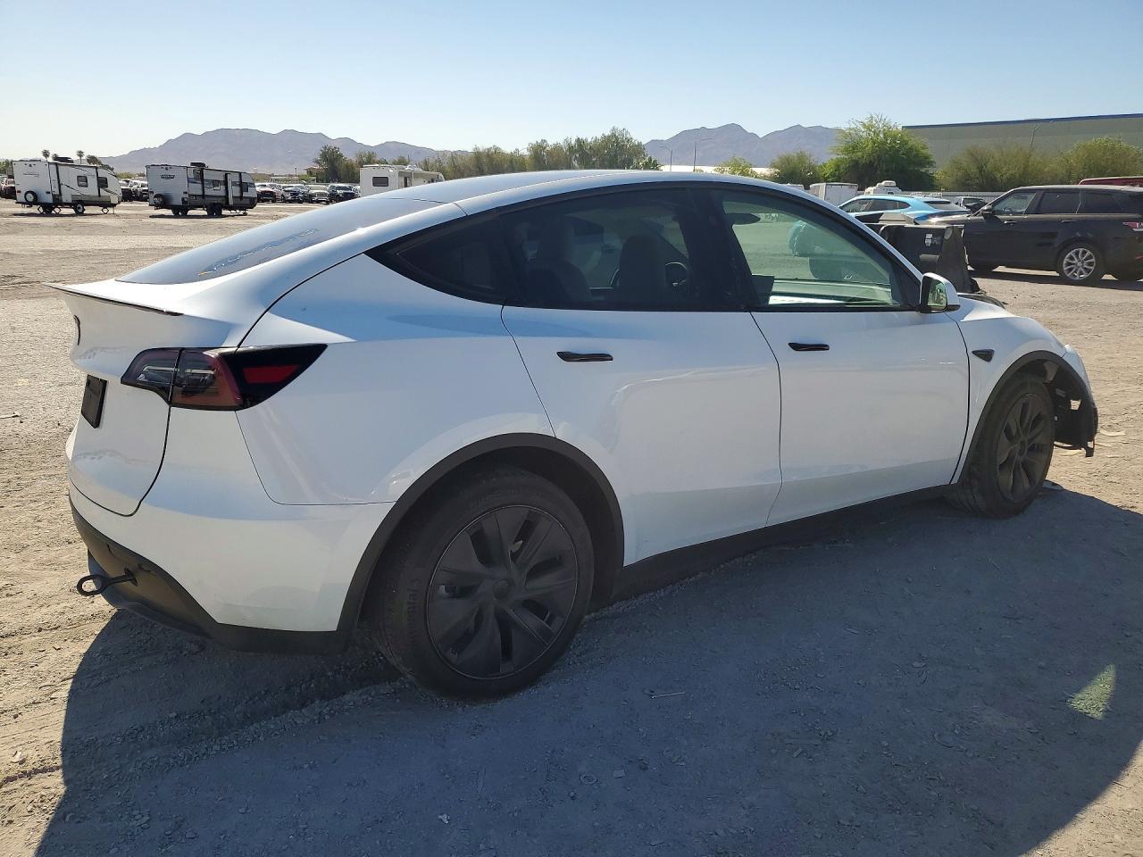 2024 Tesla Model Y - Фото 3