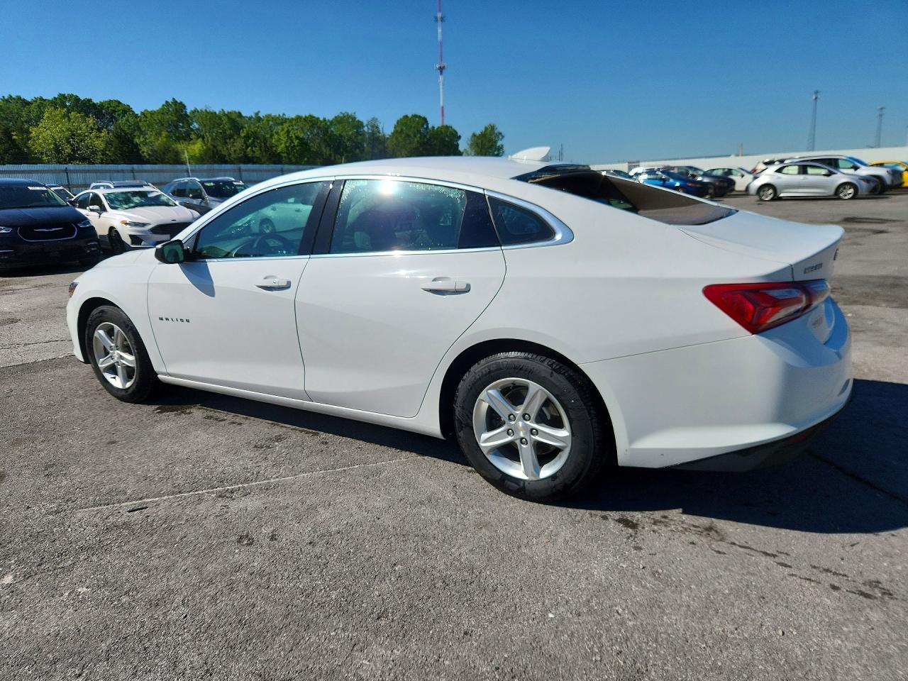 2022 Chevrolet Malibu Lt - Фото 2