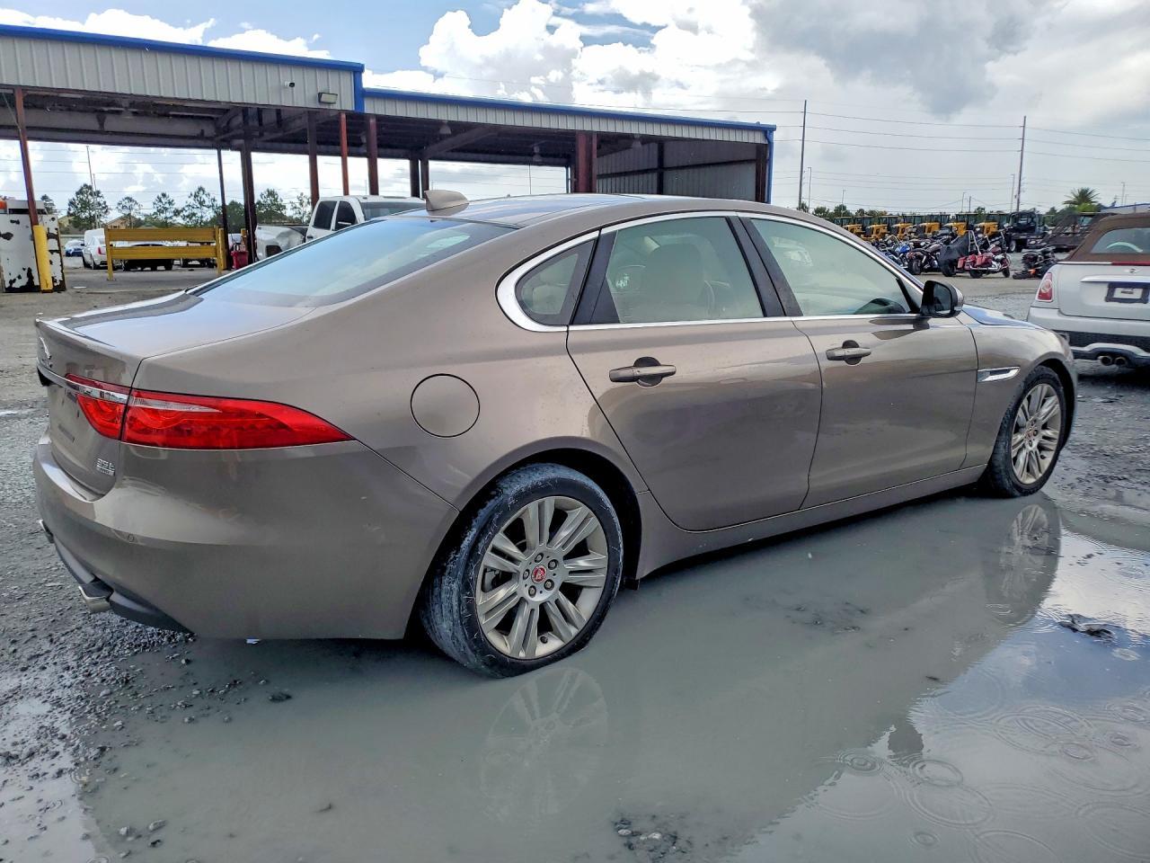 2017 Jaguar Xf Prestige - Image 3