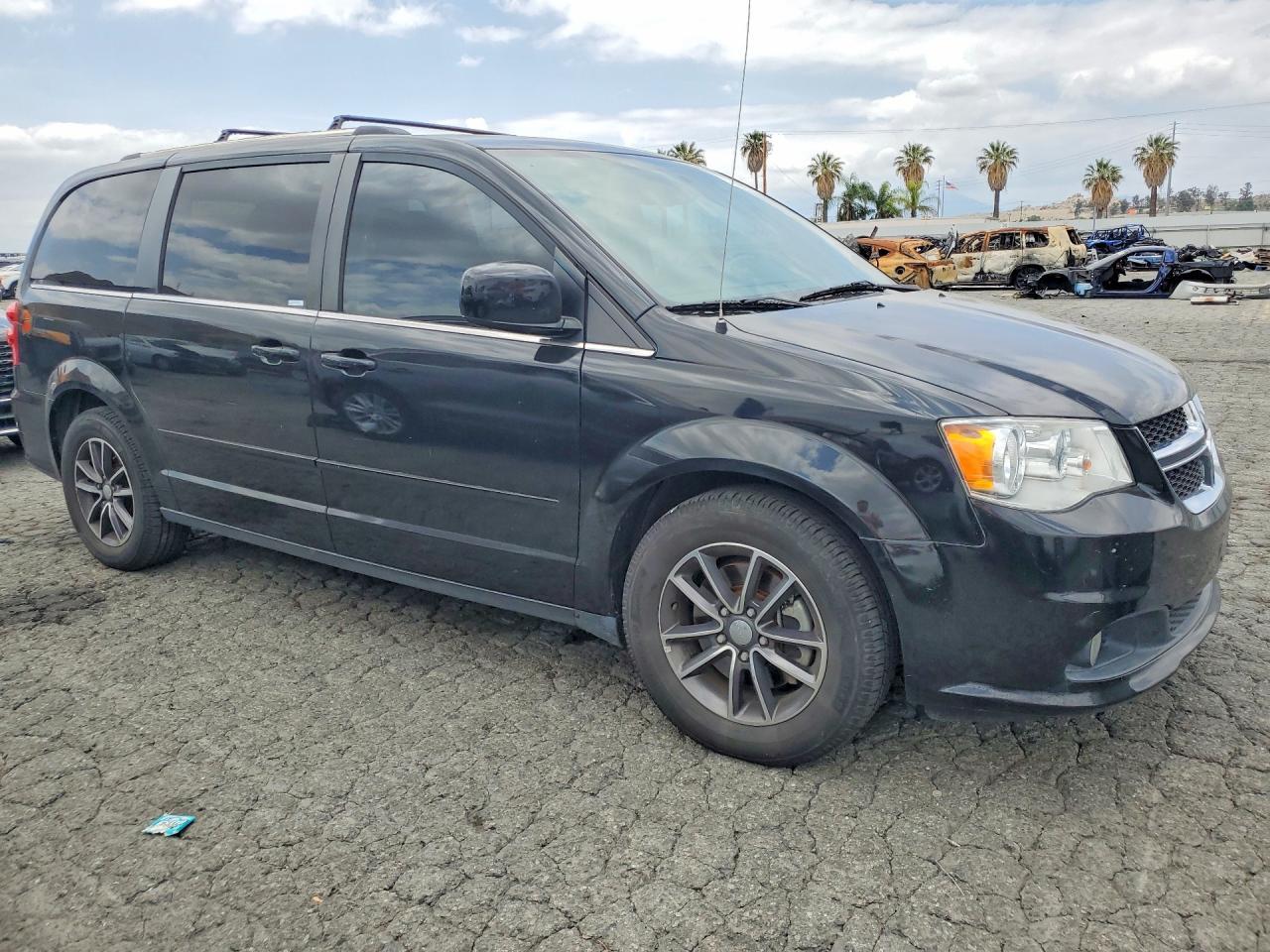 2017 Dodge Grand Caravan Sxt - Image 4