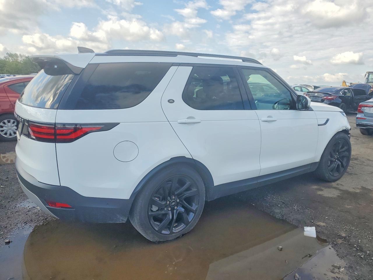 2022 Land Rover Discovery S - Image 3