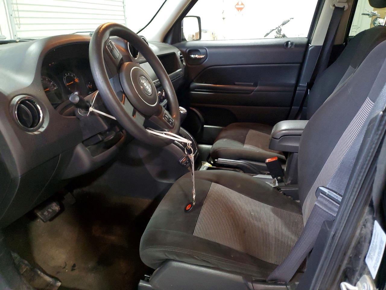 2016 Jeep Sport - Image 7