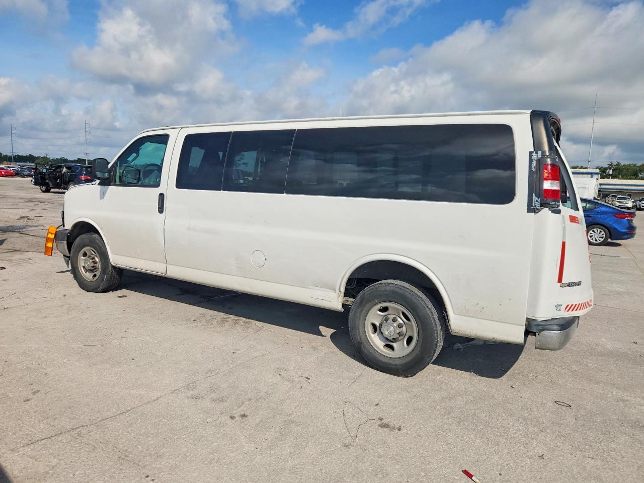 2020 Chevrolet Express Lt Ext - Image 2
