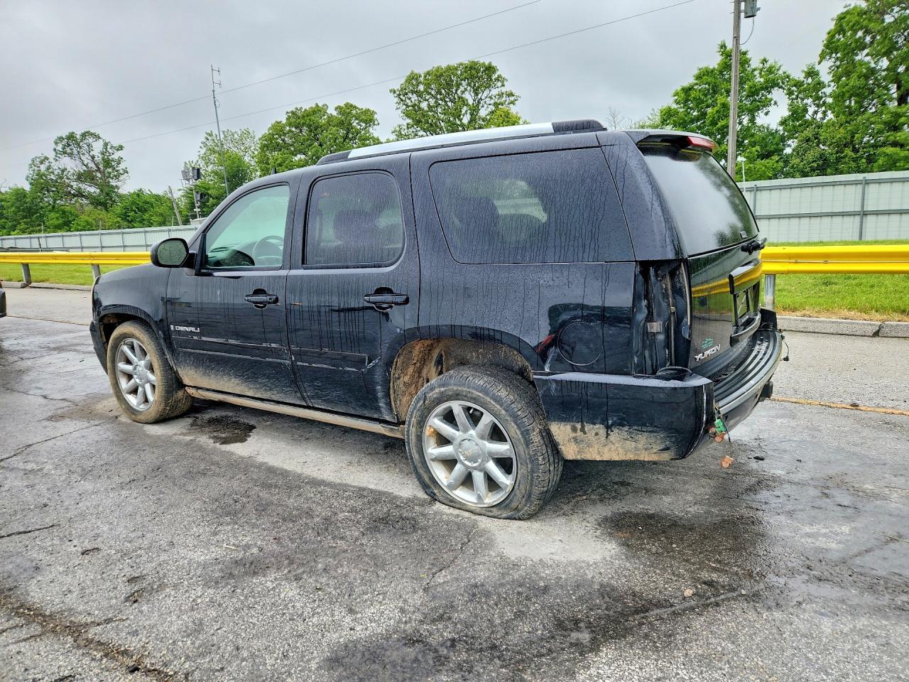 2008 GMC Yukon Denali - Фото 2