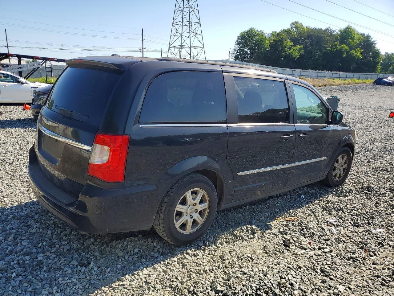2013 Chrysler Town & Country Touring - Image 3