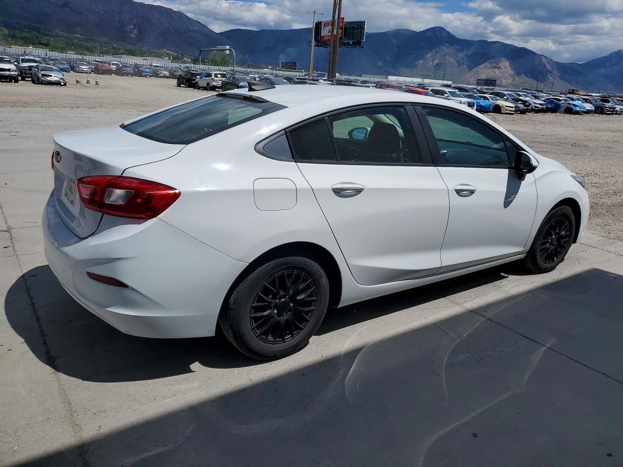 2017 Chevrolet Cruze Ls - Image 3