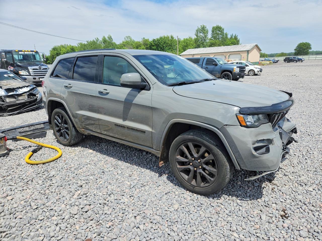 2021 Jeep Grand Cherokee Laredo - Image 4