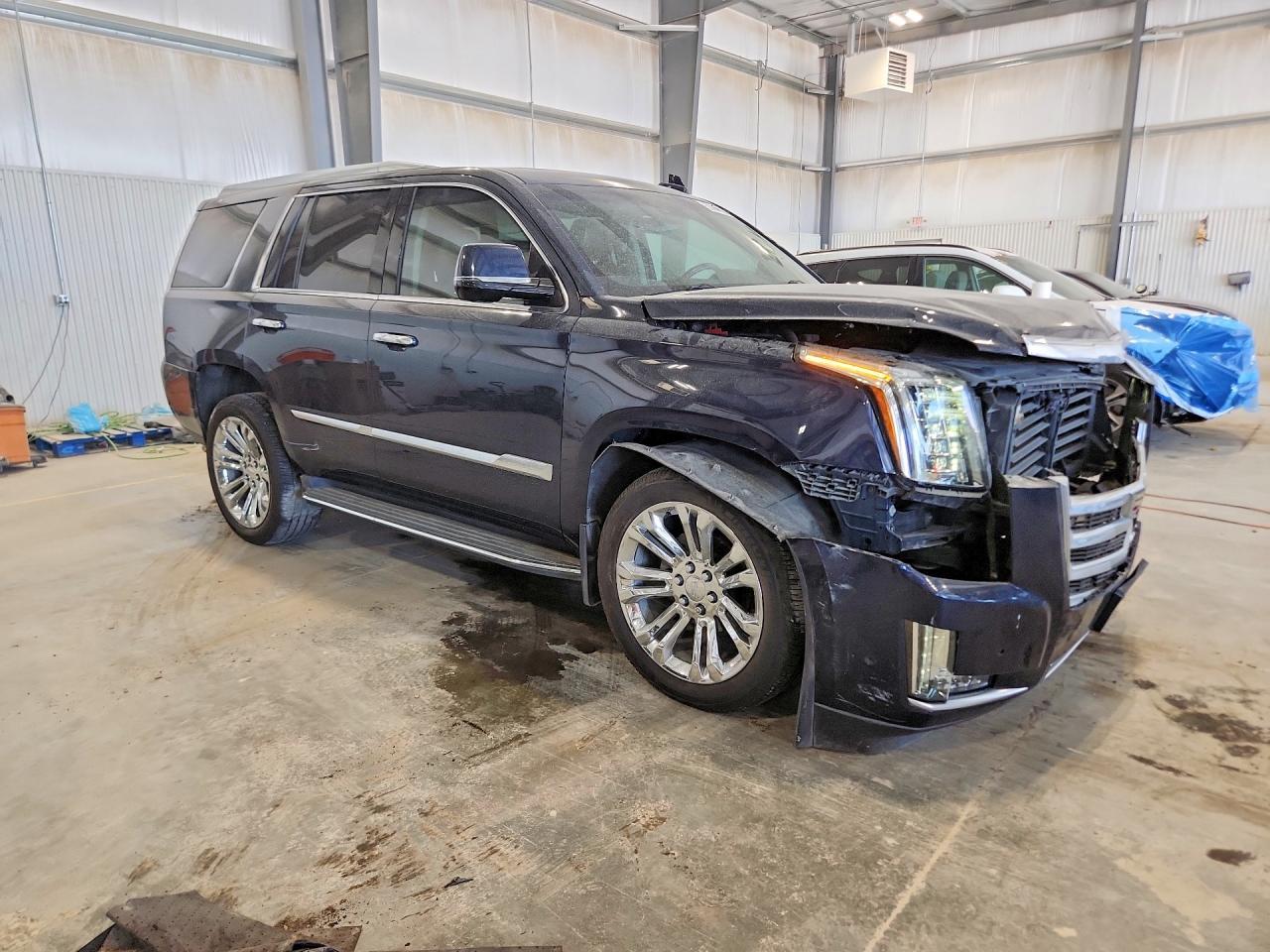 2017 Cadillac Escalade Luxury - Image 4