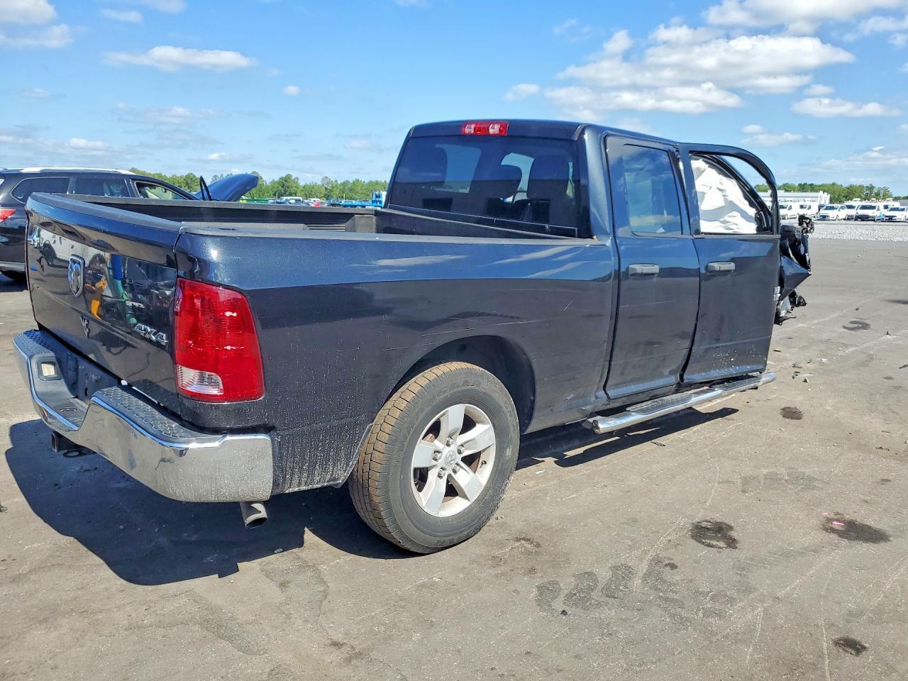 2019 Ram 1500 Classic Tradesman - Image 3