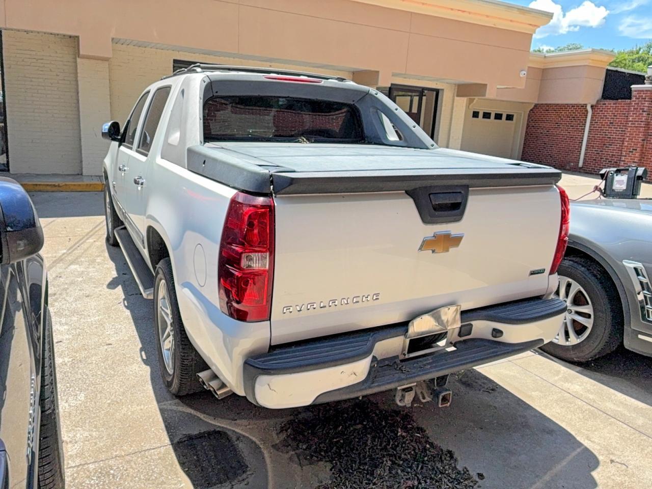 2011 Chevrolet Avalanche Ls - Фото 3