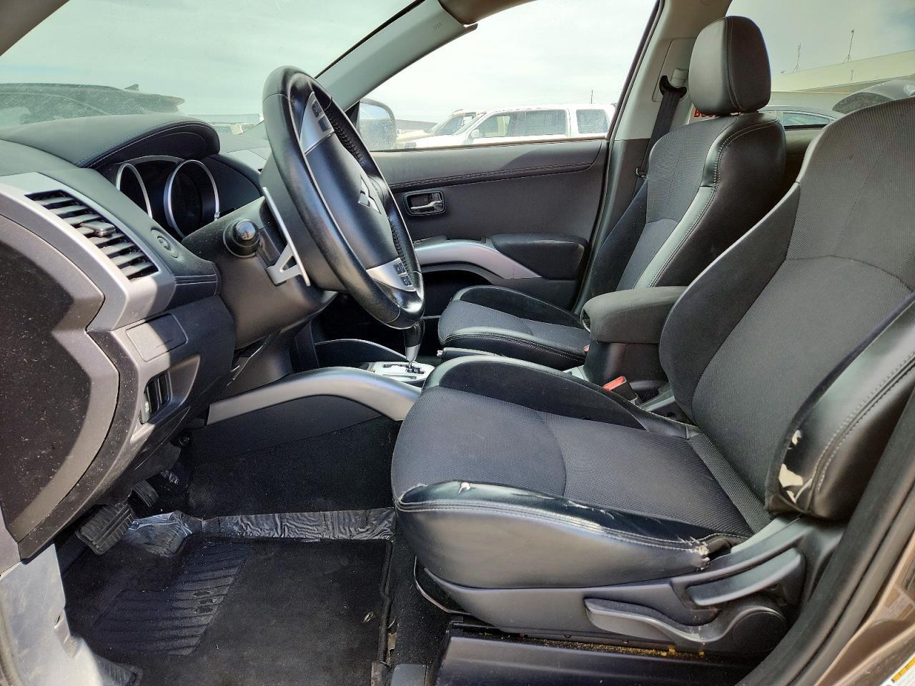 2012 Mitsubishi Outlander - Image 7