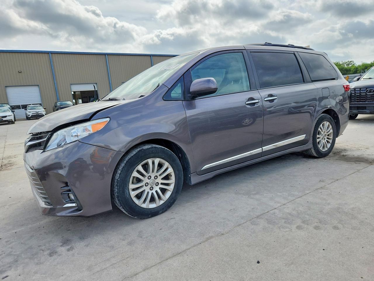 2020 Toyota Sienna Xle Premium 8-Passenger